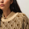 JERSEY CON DIBUJO GEOMÉTRICO EN JACQUARD VERDE Y CREMA de SYSTEMACTION - Imagen 3