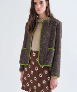 CHAQUETA TWEED MARRÓN CON DETALLES EN VERDE de COMPAÑÍA FANTÁSTICA