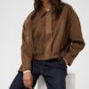 CHAQUETA OVERSIZE EFECTO ANTE DE COLOR MARRÓN de KAFFE CLOTHING
