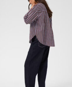 CAMISA OVERSIZE DE COLOR MARRÓN CON RAYAS de KAFFE CLOTHING