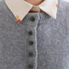 CARDIGAN GRIS CLARO CON BOTONES EN NEGRO de COMPAÑÍA FANTÁSTICA - Imagen 3