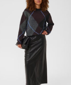FALDA LARGA KAARENSE EN COLOR NEGRO EFECTO PIEL de KAFFE CLOTHING
