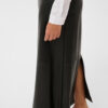 FALDA LARGA KAARENSE EN COLOR NEGRO EFECTO PIEL de KAFFE CLOTHING - Imagen 4