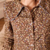 CAMISA RIGA MARRÓN CON ESTAMPADO DE FLORES - Imagen 2