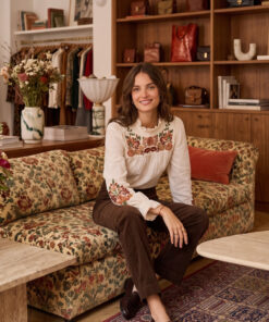 Alternative view of BLUSA VIVIANA EN COLOR CREMA CON BORDADOS DE FLORES